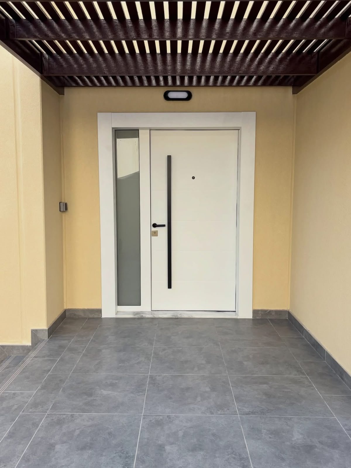 Modern aluminium sliding door